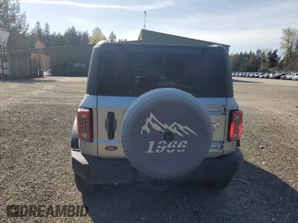 2023 Ford Bronco z VIN 1FMDE5BH9PLB49997, wystawiony jako Copart lot #53353975 z przebiegiem 17 338 mil mil oraz Szkoda całkowita • Salvage title. Historia ofert i sprzedaży dostępna na DreamBid. Obrazek 6.