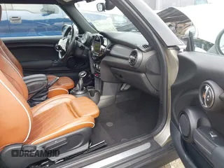 2016 MINI Convertible с VIN WMWWG5C53G3C19327, выставлен на аукционе IAAI как лот 42030590 с пробегом 33 898 миль миль и . История ставок и продаж доступна на DreamBid. Изображение 5.