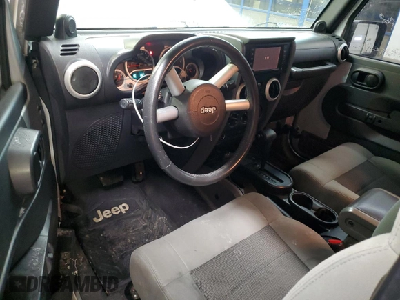 2010 Jeep Wrangler Sahara z VIN 1J4GA5D17AL109979, wystawiony jako Copart lot #45081225 z przebiegiem 190 826 mil mil oraz Szkoda całkowita • Salvage title. Historia ofert i sprzedaży dostępna na DreamBid. Obrazek 8.