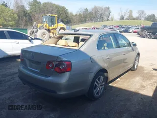 2005 Volkswagen Jetta 2.5L с VIN 3VWDF71K85M645201, выставлен на аукционе IAAI как лот 41913644 с пробегом 256 822 миль миль и . История ставок и продаж доступна на DreamBid. Изображение 4.