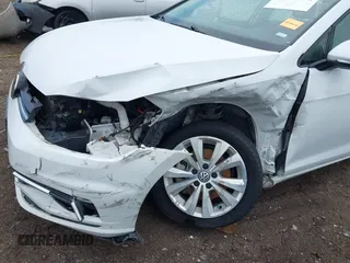 2021 Volkswagen Golf TSI z VIN 3VWG57AU9MM001027, wystawiony jako IAAI lot #42072074 z przebiegiem 81 819 mil mil oraz . Historia ofert i sprzedaży dostępna na DreamBid. Obrazek 6.