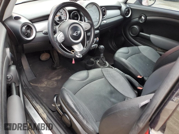2009 MINI Hardtop with VIN WMWMF33519TW77558, listed as a Copart auction lot 54556785 with 97,749 mi miles and Salvage Title. Bid and sale history available at DreamBid. Image 8.
