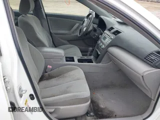2007 Toyota Camry CE z VIN 4T1BE46K97U640376, wystawiony jako IAAI lot #42374162 z przebiegiem 251 260 mil mil oraz . Historia ofert i sprzedaży dostępna na DreamBid. Obrazek 5.