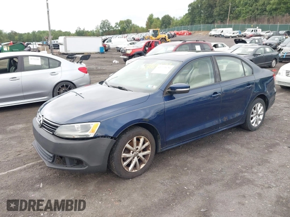 2011 Volkswagen Jetta SE z VIN 3VWDZ7AJ2BM388322, wystawiony jako IAAI lot #42772120 z przebiegiem 240 415 mil mil oraz . Historia ofert i sprzedaży dostępna na DreamBid. Obrazek 2.