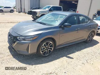 2025 Nissan Sentra SR z VIN 3N1AB8DV5SY305783, wystawiony jako IAAI lot #42480852 z przebiegiem 5 377 mil mil oraz . Historia ofert i sprzedaży dostępna na DreamBid. Obrazek 2.