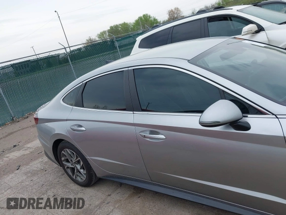 2020 Hyundai Sonata SEL z VIN 5NPEL4JA7LH053779, wystawiony jako IAAI lot #42133140 z przebiegiem 67 705 mil mil oraz . Historia ofert i sprzedaży dostępna na DreamBid. Obrazek 13.