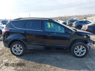 2018 Ford Escape SE z VIN 1FMCU9GD9JUC25456, wystawiony jako IAAI lot #41721436 z przebiegiem 55 642 mil mil oraz . Historia ofert i sprzedaży dostępna na DreamBid. Obrazek 14.