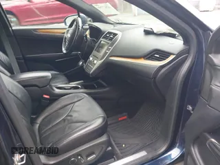 2015 Lincoln MKC z VIN 5LMTJ2AH4FUJ17746, wystawiony jako IAAI lot #42027746 z przebiegiem 111 240 mil mil oraz . Historia ofert i sprzedaży dostępna na DreamBid. Obrazek 5.