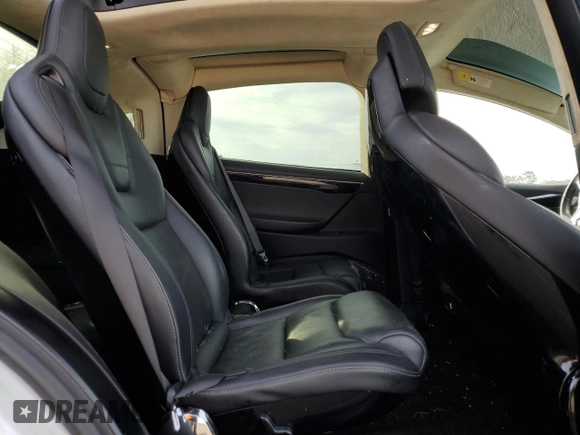2016 Tesla Model X 70D z VIN 5YJXCBE27GF018468, wystawiony jako Copart lot #78384424 z przebiegiem 108 856 mil mil oraz Nie do naprawy • Non repairable. Historia ofert i sprzedaży dostępna na DreamBid. Obrazek 11.
