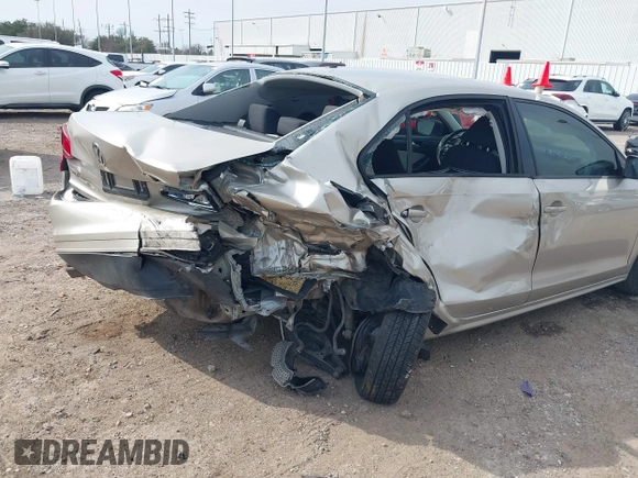 2015 Volkswagen Jetta S с VIN 3VW2K7AJ6FM261493, выставлен на аукционе IAAI как лот 41691294 с пробегом 161 403 миль миль и . История ставок и продаж доступна на DreamBid. Изображение 6.