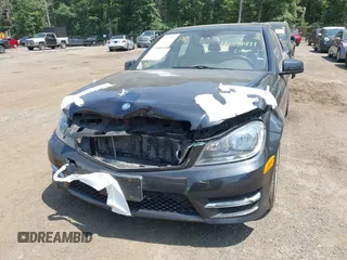 2012 Mercedes-Benz C 350 Sport с VIN WDDGF5HB0CR196754, выставлен на аукционе IAAI как лот 42581471 с пробегом 86 265 миль миль и . История ставок и продаж доступна на DreamBid. Изображение 6.