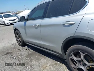 2018 Alfa Romeo Stelvio z VIN ZASFAKAN1J7B89142, wystawiony jako IAAI lot #42192248 z przebiegiem Nie podano mil oraz . Historia ofert i sprzedaży dostępna na DreamBid. Obrazek 15.