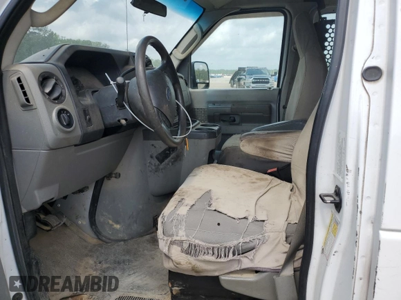 2013 Ford Econoline Cargo Commercial z VIN 1FTNE2EW9DDA45520, wystawiony jako Copart lot #54123555 z przebiegiem 236 945 mil mil oraz Szkody całkowita. Historia ofert i sprzedaży dostępna na DreamBid. Obrazek 7.