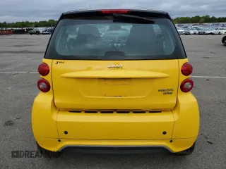 2015 Smart fortwo Passion z VIN WMEEJ9AA5FK831751, wystawiony jako Copart lot #58025575 z przebiegiem 55 512 mil mil oraz Szkody całkowita. Historia ofert i sprzedaży dostępna na DreamBid. Obrazek 6.