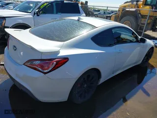 2013 Hyundai Genesis Coupe 3.8 Grand Touring with VIN KMHHU6KJ6DU107581, listed as a IAAI auction lot 42087667 with 127,809 mi miles. Bid and sale history available at carsss.com. Image 4.