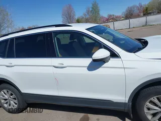 2019 Volkswagen Tiguan SE with VIN 3VV2B7AX8KM193166, listed as a IAAI auction lot 41957720 with 61,981 mi miles and . Bid and sale history available at DreamBid. Image 13.