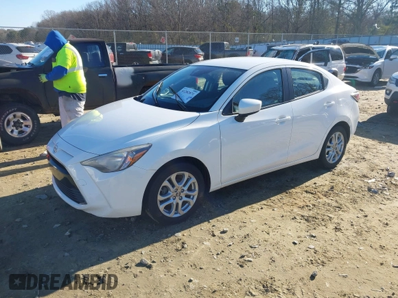 2016 Scion iA z VIN 3MYDLBZV6GY119076, wystawiony jako IAAI lot #41282871 z przebiegiem Nie podano mil oraz . Historia ofert i sprzedaży dostępna na DreamBid. Obrazek 17.