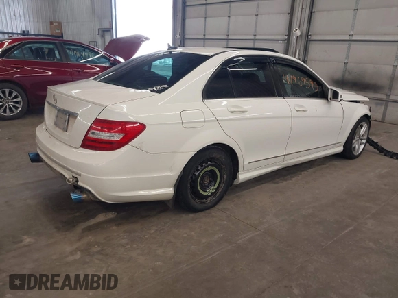 2012 Mercedes-Benz C 300 Sport z VIN WDDGF8BB4CA617822, wystawiony jako IAAI lot #41969593 z przebiegiem 188 670 mil mil oraz . Historia ofert i sprzedaży dostępna na DreamBid. Obrazek 4.