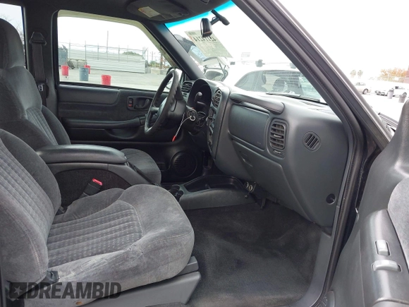 2001 Chevrolet S-10 LS with VIN 1GCDT19W51K140881, listed as a IAAI auction lot 42114214 with 347,913 mi miles and . Bid and sale history available at DreamBid. Image 5.
