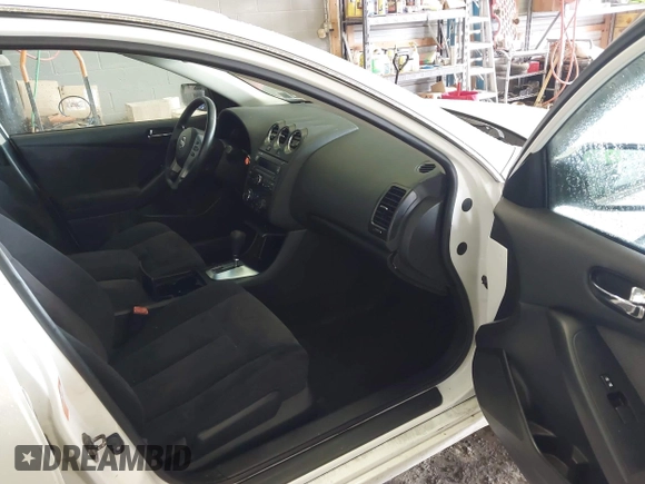 2009 Nissan Altima S z VIN 1N4AL21E59N477966, wystawiony jako IAAI lot #42190062 z przebiegiem 171 127 mil mil oraz . Historia ofert i sprzedaży dostępna na DreamBid. Obrazek 5.