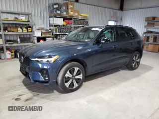 2023 Volvo XC60 Plus Dark Theme z VIN YV4H60DL2P1289471, wystawiony jako Copart lot #62508884 z przebiegiem 8 012 mil mil oraz Szkoda całkowita • Salvage title. Historia ofert i sprzedaży dostępna na DreamBid. Obrazek 1.