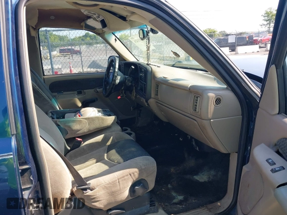 2002 Chevrolet Avalanche with VIN 3GNEK13T32G147690, listed as a IAAI auction lot 42811424 with Not provided miles and . Bid and sale history available at DreamBid. Image 5.