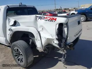 2020 Toyota Tacoma 4WD SR5 with VIN 3TMCZ5AN0LM350742, listed as a IAAI auction lot 41813786 with 84,109 mi miles. Bid and sale history available at carsss.com. Image 6.