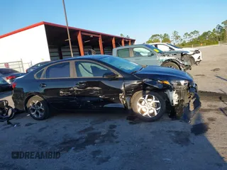 2019 Kia Forte LXS z VIN 3KPF24AD2KE045187, wystawiony jako IAAI lot #42040415 z przebiegiem 55 680 mil mil oraz . Historia ofert i sprzedaży dostępna na DreamBid. Obrazek 13.