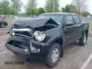 2013 Toyota Tacoma z VIN 3TMLU4EN5DM107819, wystawiony jako IAAI lot #42167593 z przebiegiem 196 714 mil mil oraz . Historia ofert i sprzedaży dostępna na DreamBid. Obrazek 17.