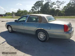 2004 Lincoln Town Car Signature with VIN 1LNHM81W64Y644937, listed as a Copart auction lot 50868815 with 189,886 mi miles and Salvage Title. Bid and sale history available at carsss.com. Image 2.
