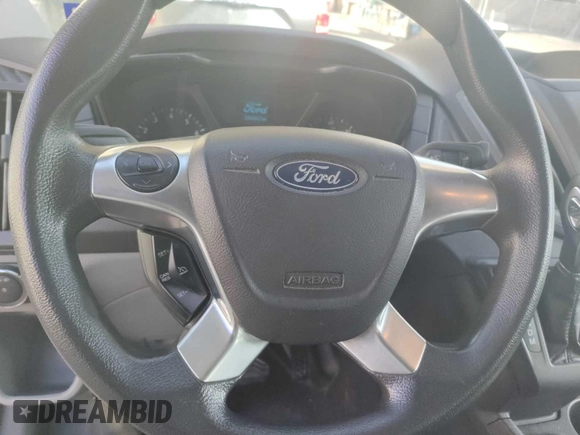 2018 Ford Transit z VIN 1FTYE1CM4JKB42317, wystawiony jako IAAI lot #42558333 z przebiegiem 204 042 mil mil oraz . Historia ofert i sprzedaży dostępna na DreamBid. Obrazek 18.