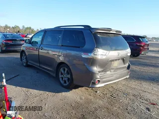 2012 Toyota Sienna SE with VIN 5TDXK3DC9CS189005, listed as a IAAI auction lot 41482337 with 267,618 mi miles. Bid and sale history available at carsss.com. Image 3.