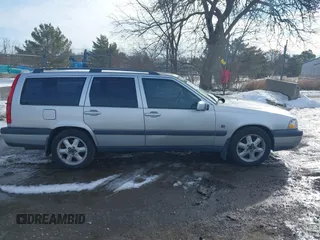 2000 Volvo V70 with VIN YV1LZ56D7Y2712994, listed as a IAAI auction lot 41642717 with 261,138 mi miles. Bid and sale history available at carsss.com. Image 13.