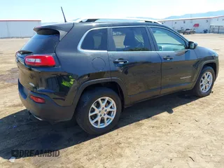 2016 Jeep Cherokee Latitude with VIN 1C4PJMCSXGW296586, listed as a IAAI auction lot 42686423 with 83,833 mi miles and . Bid and sale history available at DreamBid. Image 4.