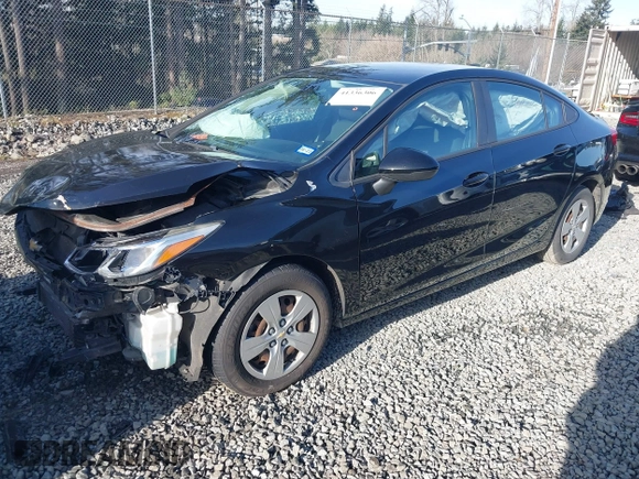 2017 Chevrolet Cruze LS z VIN 1G1BC5SM5H7277073, wystawiony jako IAAI lot #41336306 z przebiegiem 95 515 mil mil oraz . Historia ofert i sprzedaży dostępna na DreamBid. Obrazek 2.
