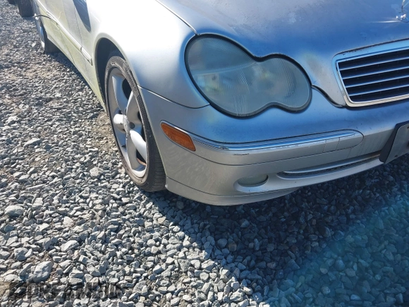 2004 Mercedes-Benz C 230 Kompressor with VIN WDBRF40J24F509692, listed as a IAAI auction lot 41350275 with 210,624 mi miles and . Bid and sale history available at DreamBid. Image 13.