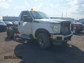 2011 Ford F-350 XL z VIN 1FTBF3B69BEB77551, wystawiony jako IAAI lot #41995881 z przebiegiem 136 518 mil mil oraz . Historia ofert i sprzedaży dostępna na DreamBid. Obrazek 1.