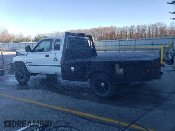1999 Dodge Ram 3500 with VIN 1B7MF3368XJ523868, listed as a Copart auction lot 81302514 with 236,339 mi miles and Clean Title. Bid and sale history available at carsss.com. Image 2.