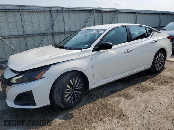 2025 Nissan Altima SV z VIN 1N4BL4DVXSN312223, wystawiony jako Copart lot #60617385 z przebiegiem 16 403 mil mil oraz Czysty tytuł • Clean title. Historia ofert i sprzedaży dostępna na DreamBid. Obrazek 1.