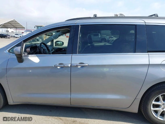 2020 Chrysler Voyager LXI with VIN 2C4RC1DG3LR268501, listed as a IAAI auction lot 40707800 with NaN miles. Bid and sale history available at carsss.com. Image 14.