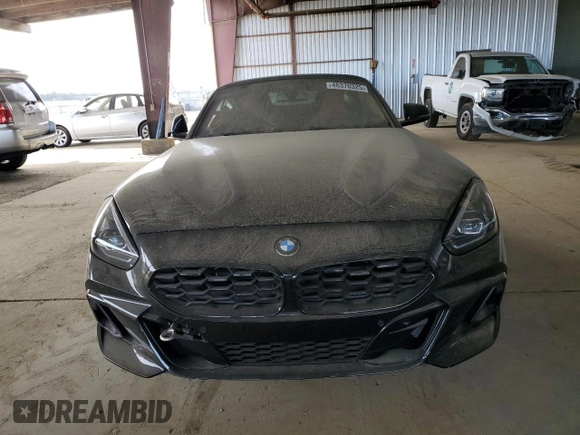 2025 BMW Z4 sDriveM40i with VIN WBAHF9C05SWY43531, listed as a Copart auction lot 46370325 with 1,943 mi miles and Salvage Title. Bid and sale history available at carsss.com. Image 5.