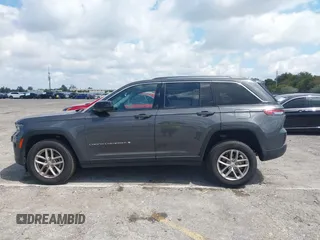 2024 Jeep Grand Cherokee Altitude z VIN 1C4RJHAG7RC703637, wystawiony jako IAAI lot #42046042 z przebiegiem 11 280 mil mil oraz . Historia ofert i sprzedaży dostępna na DreamBid. Obrazek 14.