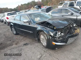 2008 Chrysler 300 C Hemi with VIN 2C3LA63H88H118209, listed as a IAAI auction lot 40918039 with 171,620 mi miles and . Bid and sale history available at carsss.com. Image 1.