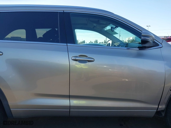 2014 Toyota Highlander XLE with VIN 5TDKKRFHXES024685, listed as a IAAI auction lot 41548281 with 160,000 mi miles. Bid and sale history available at carsss.com. Image 14.