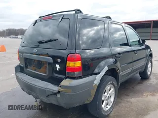 2005 Ford Escape XLT with VIN 1FMCU03135KB37656, listed as a IAAI auction lot 41908207 with 191,899 mi miles. Bid and sale history available at carsss.com. Image 6.