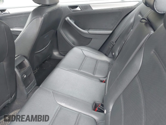 2015 Volkswagen Jetta SE z VIN 3VWD17AJXFM338250, wystawiony jako IAAI lot #42651860 z przebiegiem 119 751 mil mil oraz . Historia ofert i sprzedaży dostępna na DreamBid. Obrazek 8.