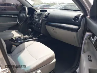 2014 Kia Sorento LX z VIN 5XYKT4A76EG502421, wystawiony jako IAAI lot #42176516 z przebiegiem 192 354 mil mil oraz . Historia ofert i sprzedaży dostępna na DreamBid. Obrazek 5.
