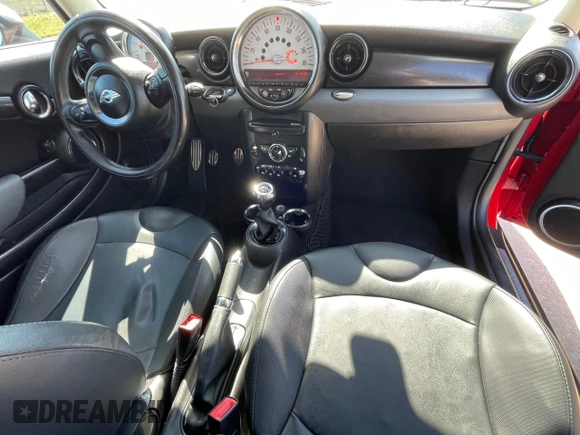 2011 MINI Hardtop S with VIN WMWSV3C57BTY20433, listed as a Copart auction lot 49290455 with 156,698 mi miles and Clean Title. Bid and sale history available at DreamBid. Image 9.