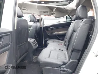 2022 Volkswagen Atlas SE z VIN 1V2KR2CA0NC517561, wystawiony jako IAAI lot #41653225 z przebiegiem 40 782 mil mil oraz . Historia ofert i sprzedaży dostępna na DreamBid. Obrazek 8.