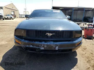 2008 Ford Mustang Deluxe with VIN 1ZVHT84N985193520, listed as a Copart auction lot 56186525 with 140,483 mi miles and Salvage title. Bid and sale history available at DreamBid. Image 5.